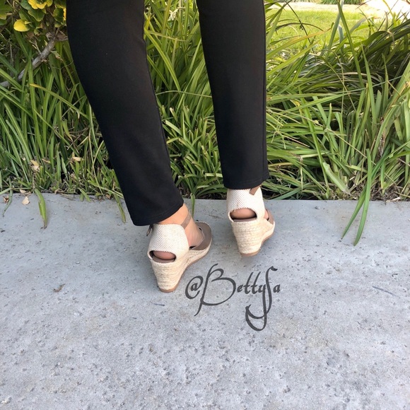 closed toe espadrille sandals - Picture 6 of 7